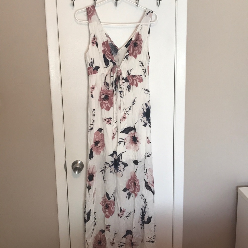 White and floral V neck maxi dress - Picture 2 of 3